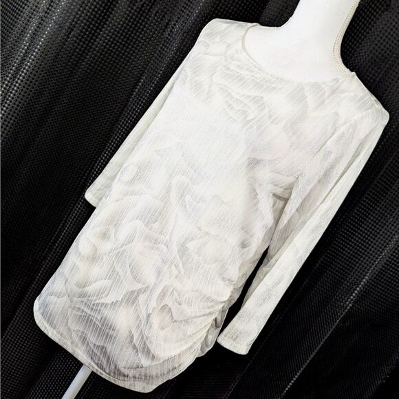 CHICO'S EASYWEAR! SUPER LIGHTWEIGHT, SILVER FLORAL ON WHITE, STRETCH TOP! SZ 6/8 - Picture 1 of 11